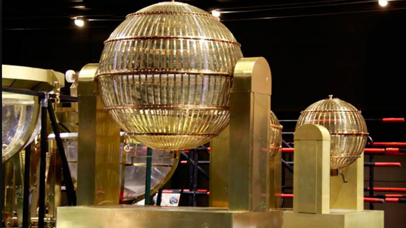 Ya están en el Teatro Real los bombos del Sorteo de la Lotería de Navidad