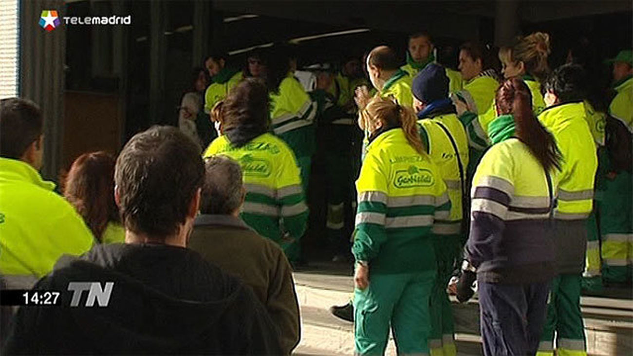 Trabajadores de la limpieza de Madrid cuestionan la propuesta de Manuela Carmena