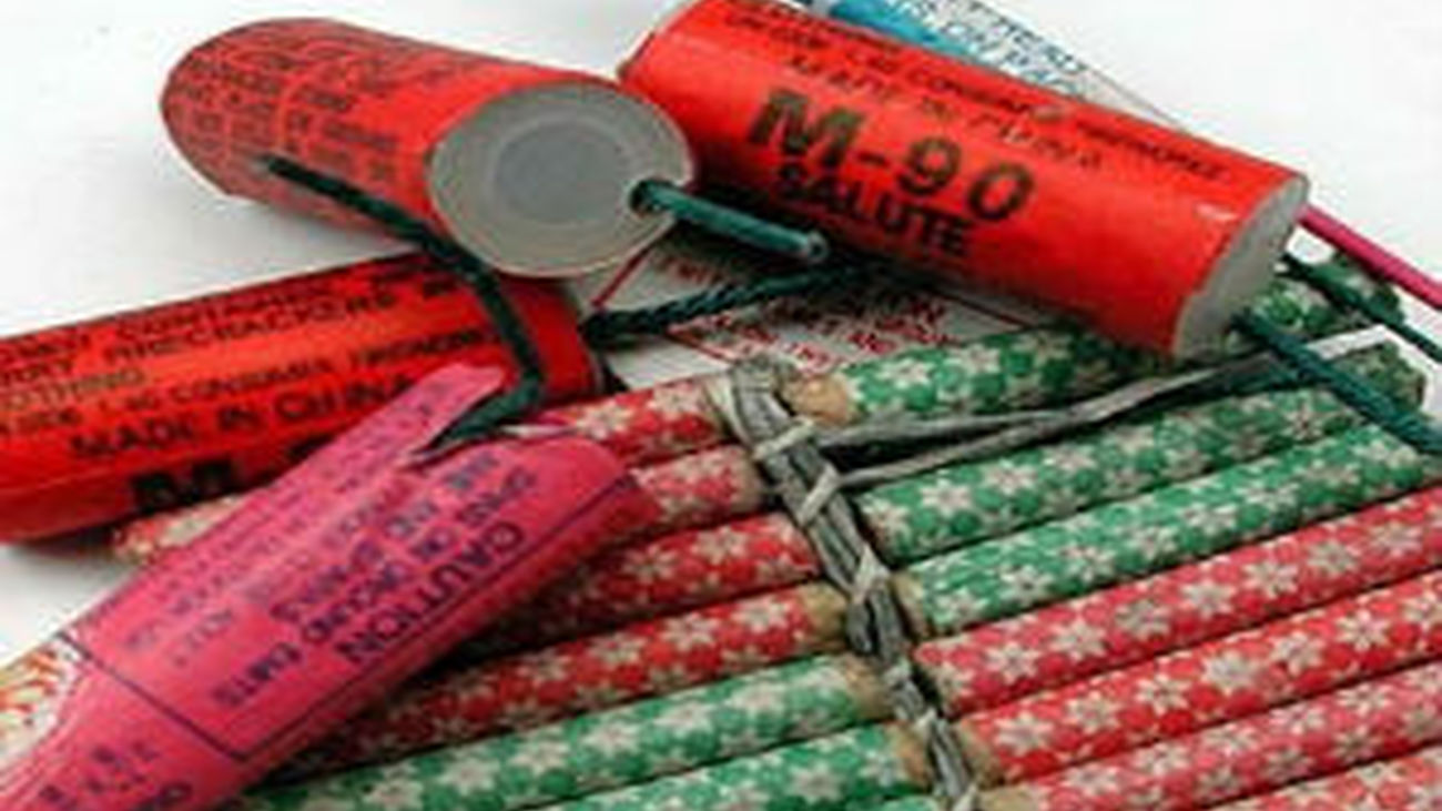 Vecinos de Las Tablas temerosos ante la proliferación de ataques con petardos sobre piscinas, terrazas y parque públicos