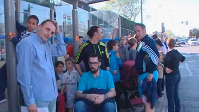 Vecinos de Vallecas piden una línea de autobús en el barrio