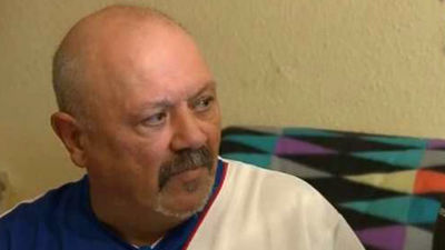 El hombre que amenazó con tirarse por la ventana logra un aplazamiento del desahucio