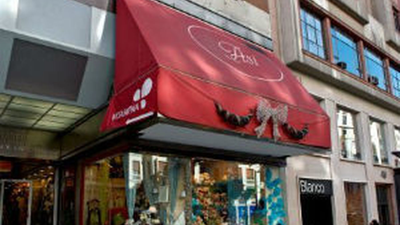 El fin de la renta antigua lleva al cierre de la juguetería Así de la Gran Vía