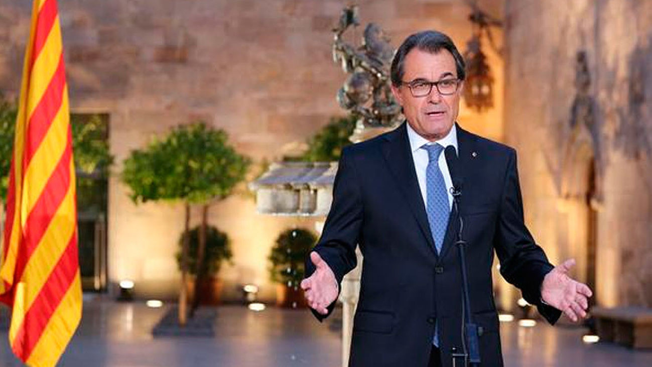 Mas, condenado a dos años de inhabilitación