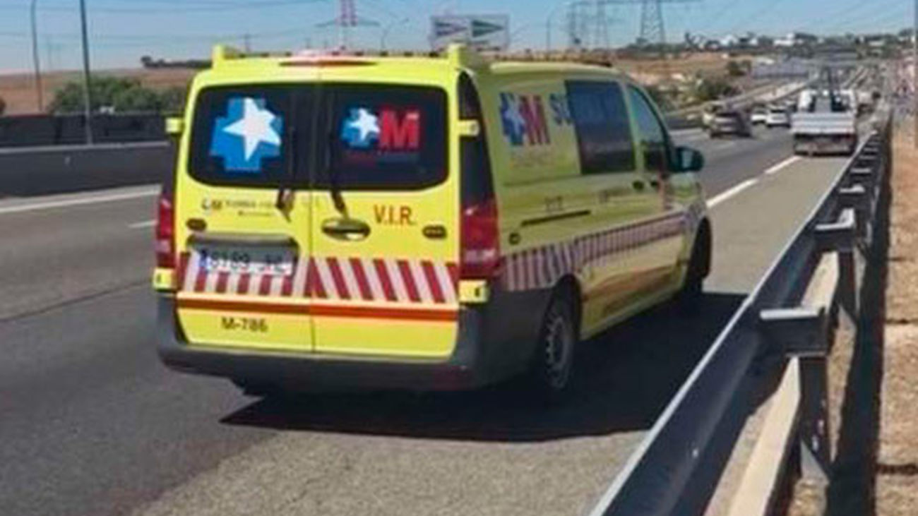 En estado crítico un hombre de 33 años tras empotrarse un camión contra su vehículo en la M-45