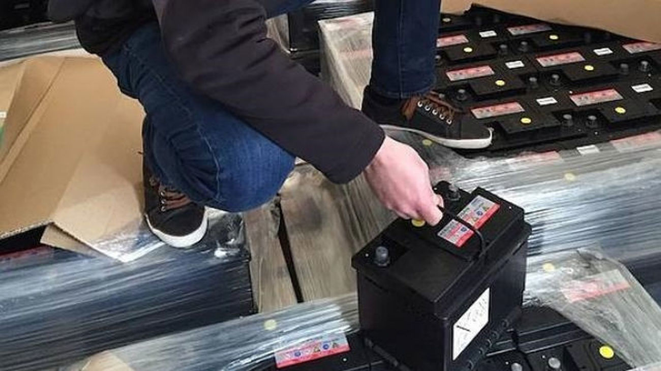 Cinco detenidos por robar mil baterías de coches de varios talleres de Alcorcón, Arganda y Campo Real