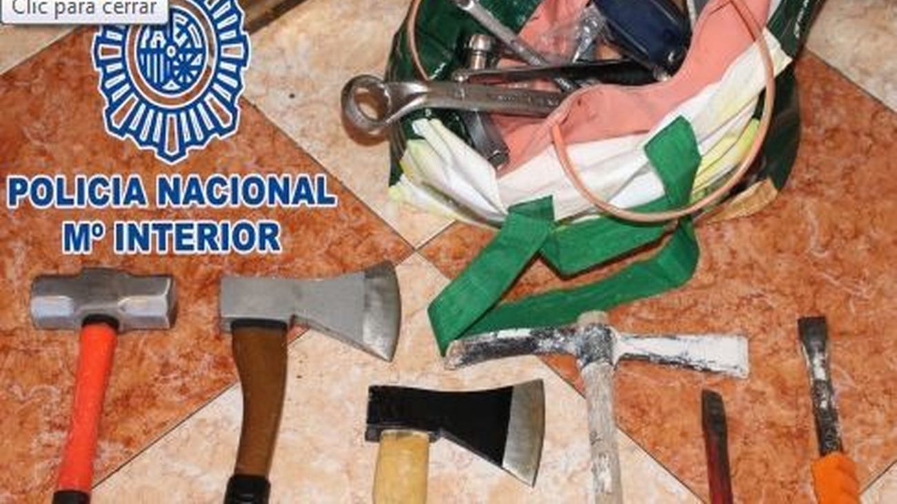 Diez detenidos de una banda de aluniceros que robaban máquinas de tabaco