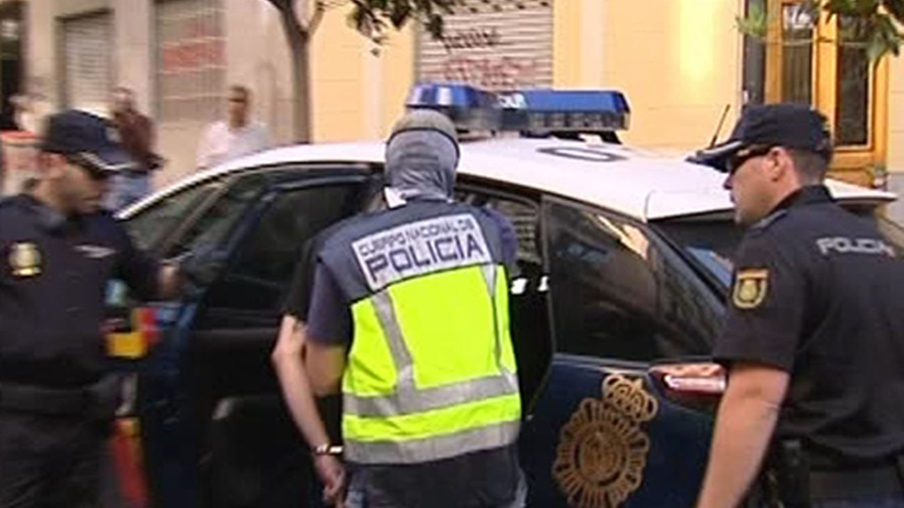 Siete detenidos, dos menores, por asaltar a tres jóvenes en la calle