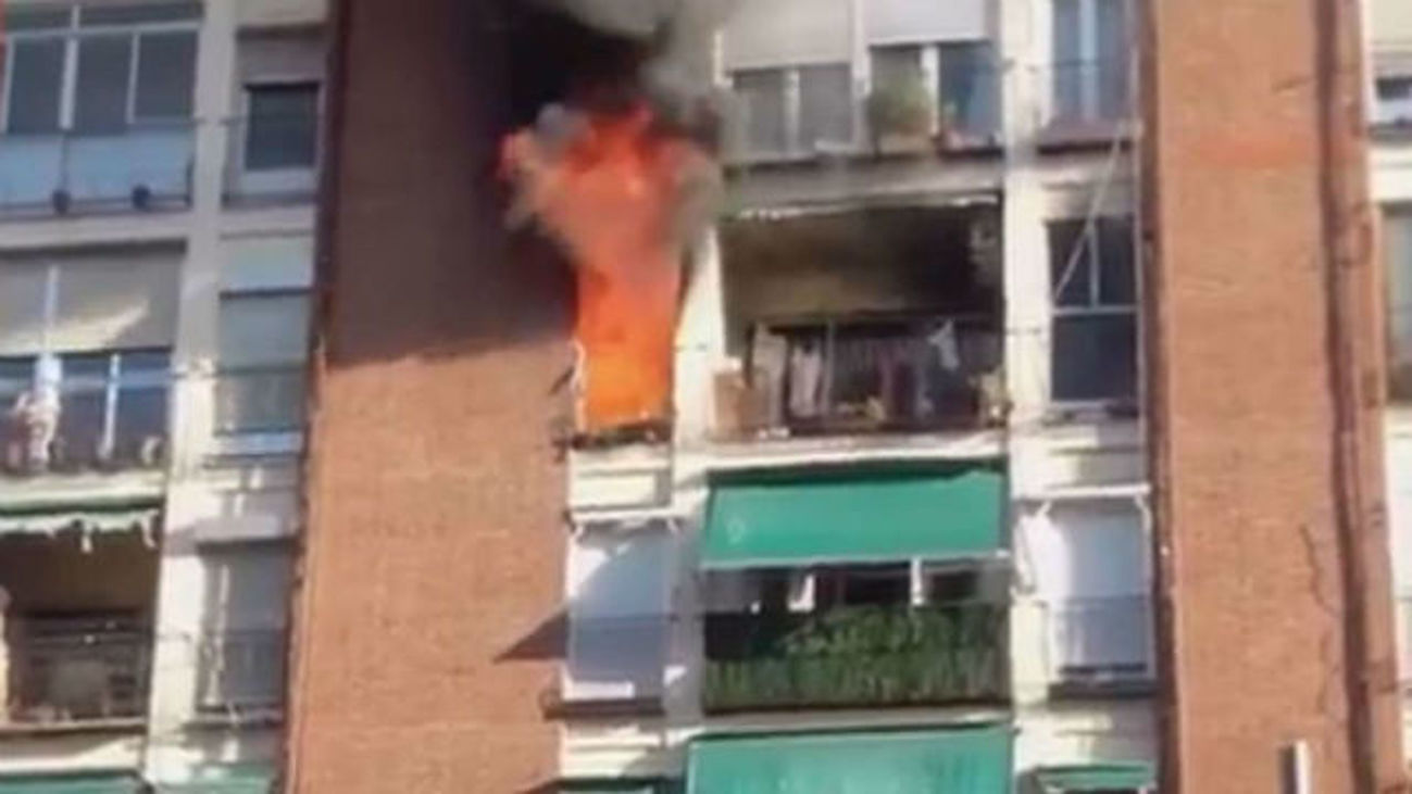 Una mujer muy grave en el incendio de su vivienda en Ciudad Lineal