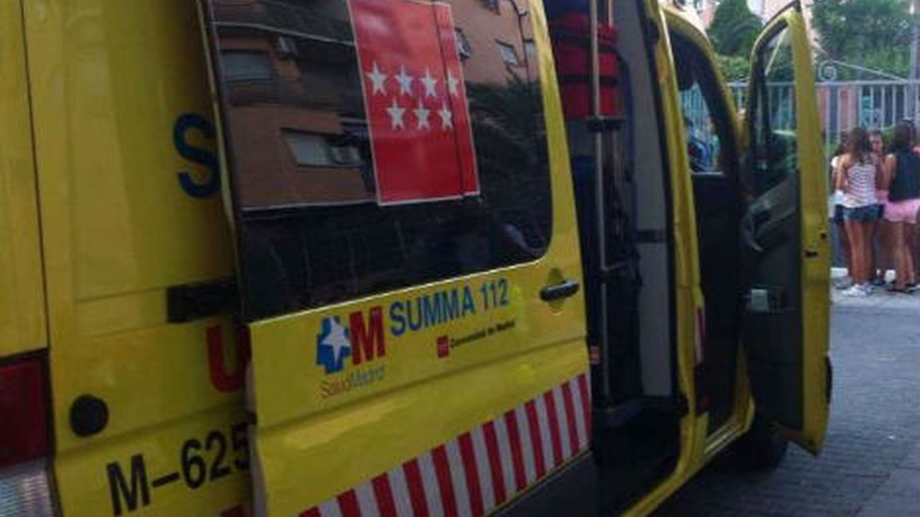 Un obrero sufre fracturas en ambas piernas tras caerle una plancha de hormigón