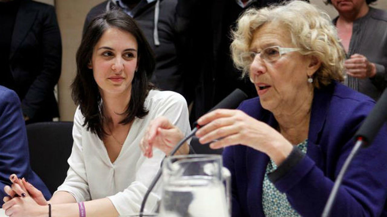 La oposición afea a Carmena que suma el paro en la capital mientras baja en la región