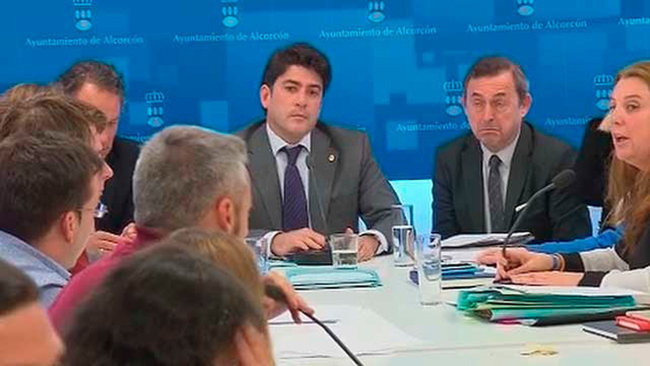 La oposición en el ayuntamiento de Alcorcón se reúne para debatir la presentación de una moción de censura