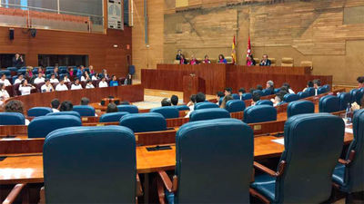 Todos los grupos de la oposición coinciden en señalar que la corrupción está desmoronando al PP