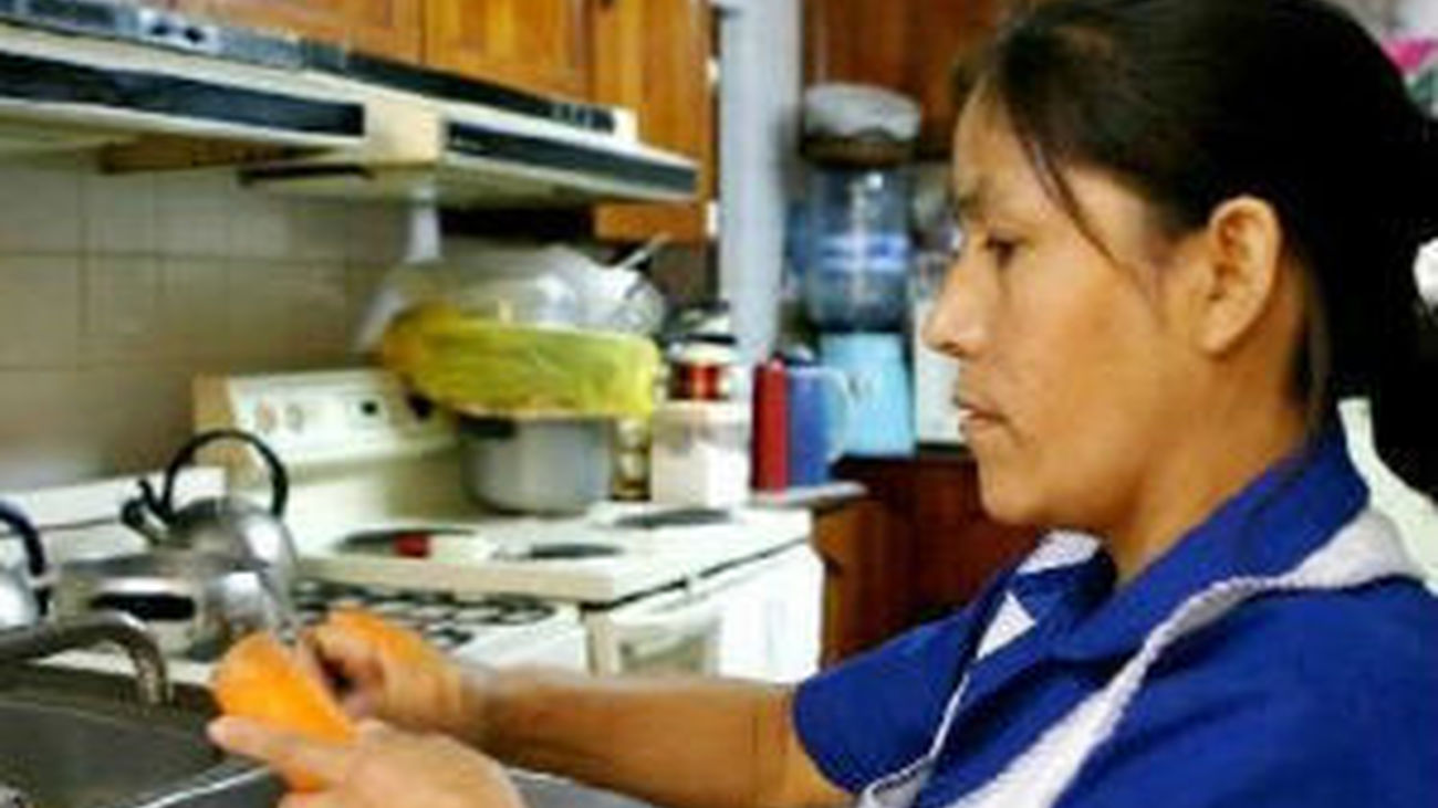 Un 36% de los profesionales del sector de la limpieza doméstica que trabajan en España lo hace de forma irregular