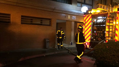 Un hombre de 65 años, herido por quemaduras e intoxicación  en un incendio en un edificio del distrito de Retiro