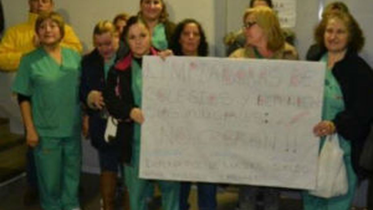 Las trabajadoras de limpieza en colegios y edificios municipales de Parla, en huelga