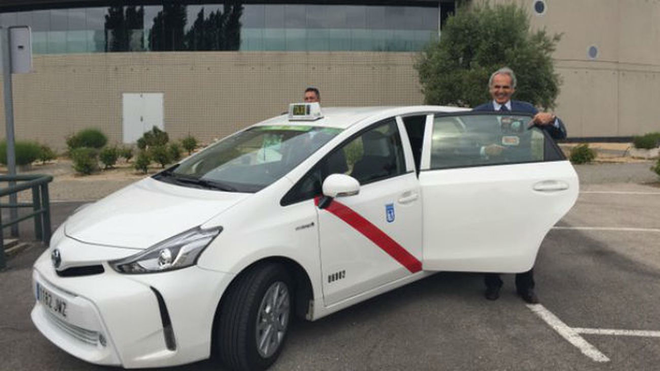 Los 1.250 vehículos de Tele Taxi llevarán un adhesivo de los servicios de emergencias del 112