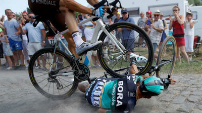 Tour: Degenkolb gana una etapa en el pavés marcada por las caídas