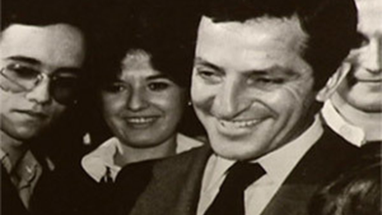 Amigos y personalidades políticas para mostrar sus condolencias y respeto a la familia de Suárez