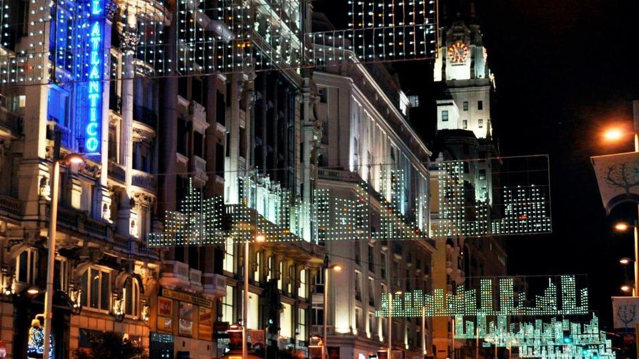 Ampliación de los soportes luminosos en Gran Vía y Callao. Nuevas pantallas Leds