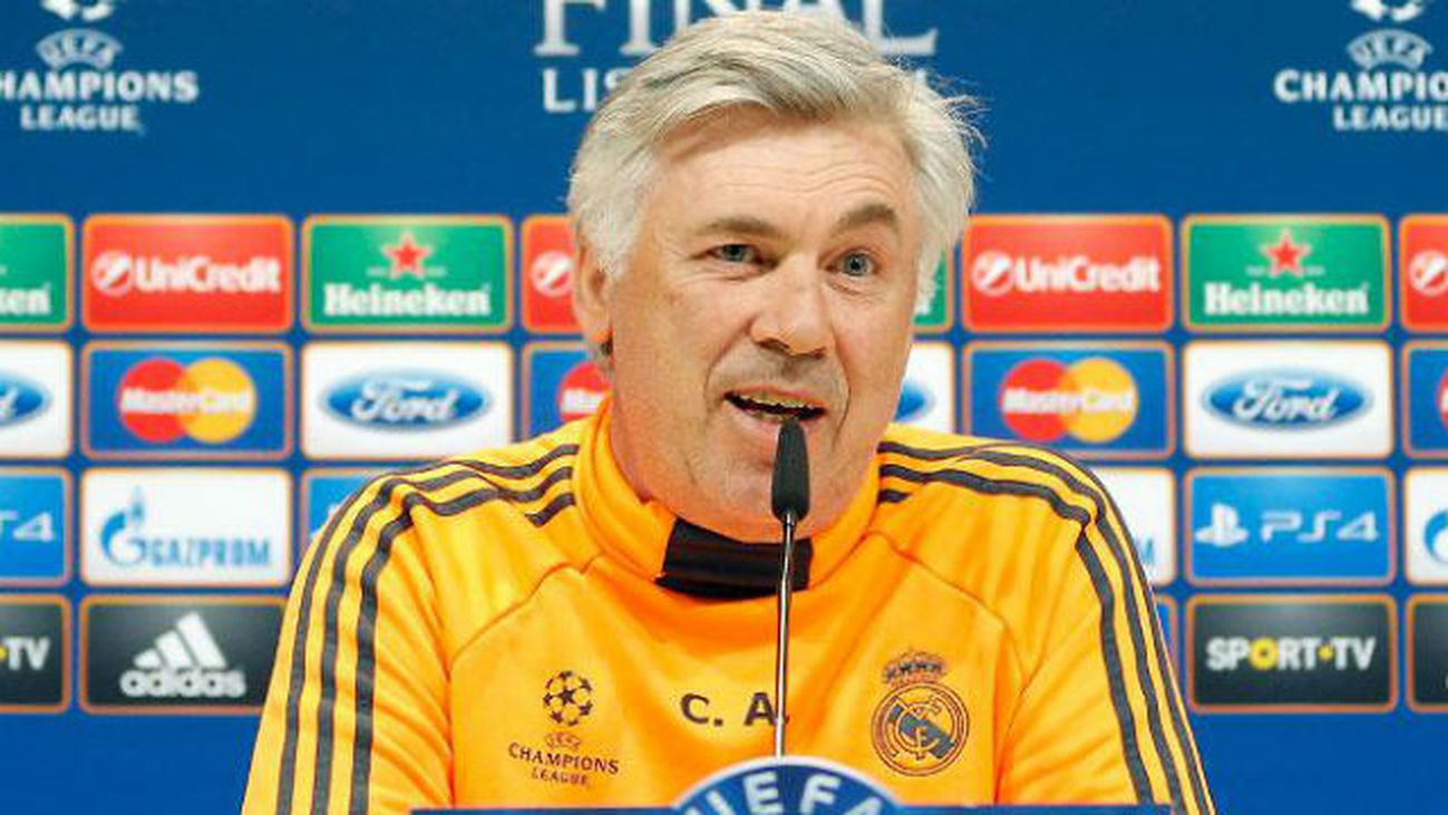 Ancelotti pese a que nota "la excitación" en el club, no siente "presión"