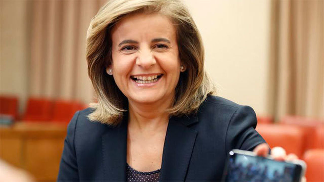 Báñez buscará un pacto de Estado para acabar jornada laboral a las 18.00 horas y estudiar un cambio de huso horario