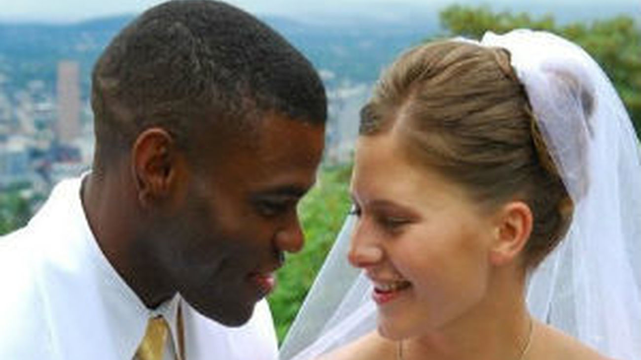 Cae una red que acordaba matrimonios, algunos en Madrid, para obtener el permiso de residencia