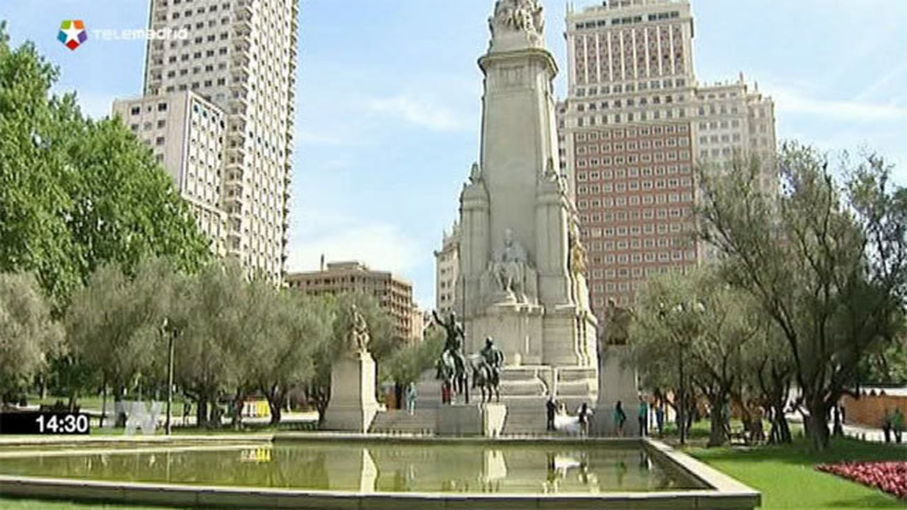 Carmena rechaza el plan Botella para Plaza España y convoca un concurso en octubre