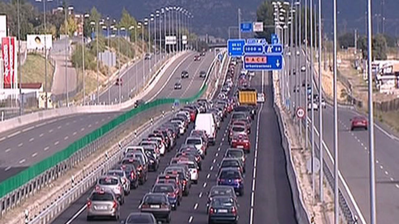 Carmena busca urgentemente una solución a los atascos que se producen Madrid los días de lluvia