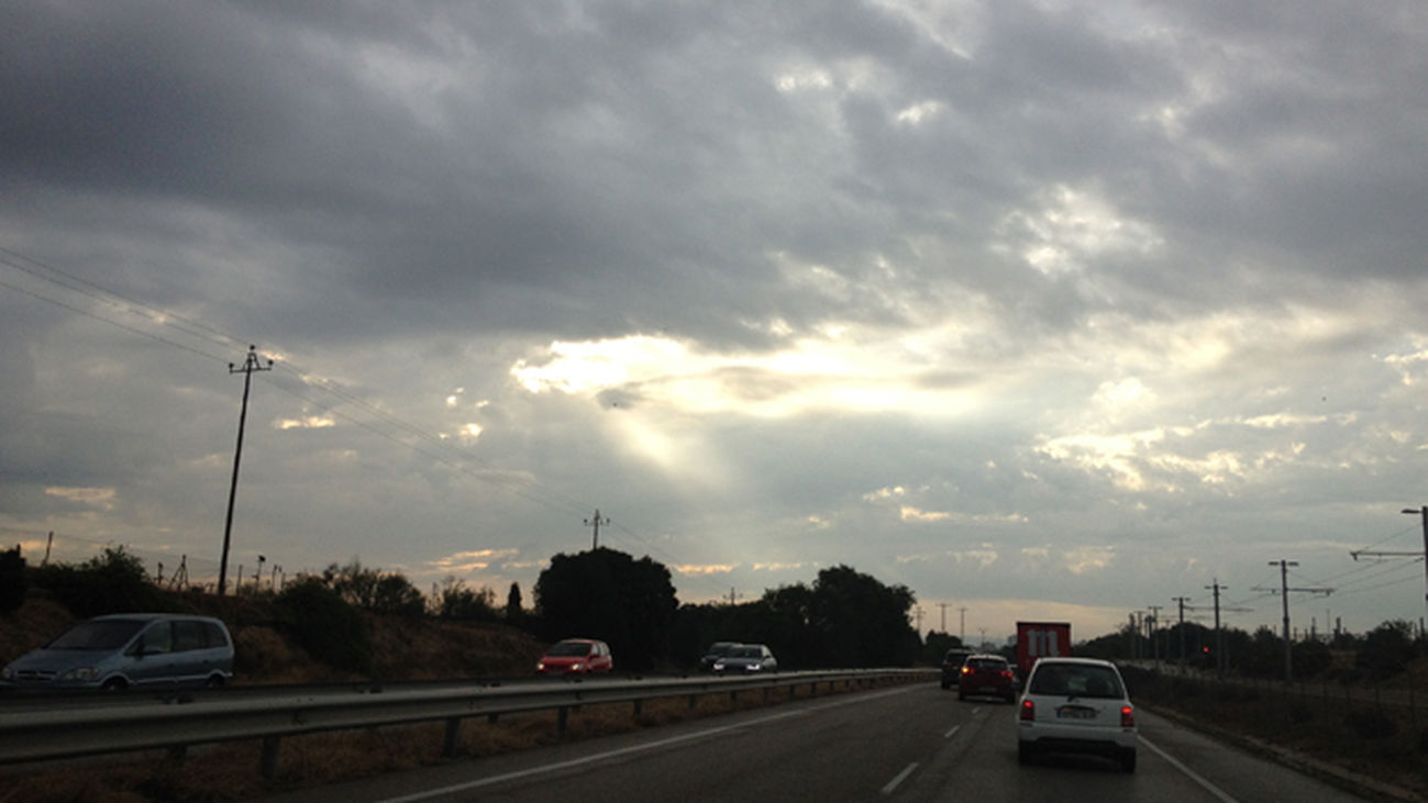 Cielos grises y algunas lluvias débiles