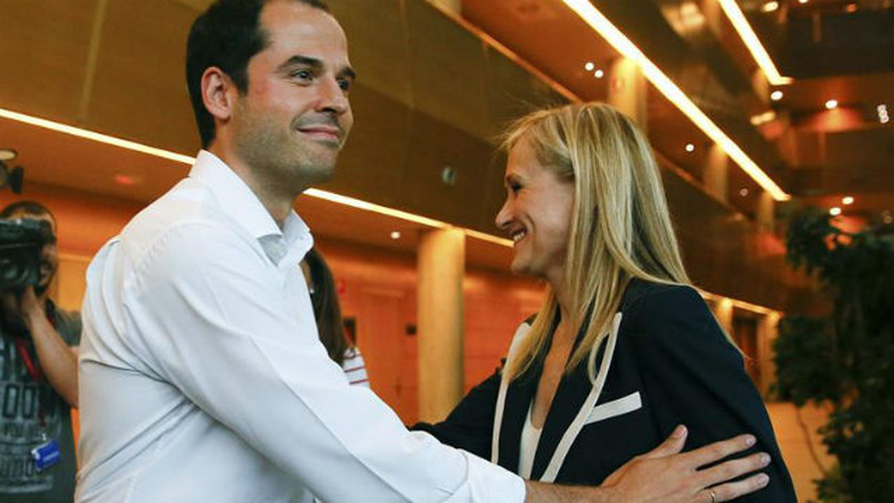 Cifuentes y Ciudadanos escenifican su distanciamiento en mitad de legislatura