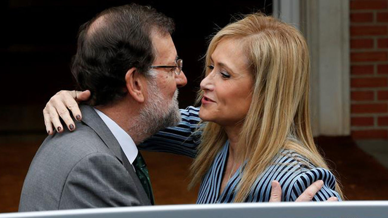 Cifuentes pide a Rajoy un nuevo modelo de financiación y el desdoblamiento de la A1