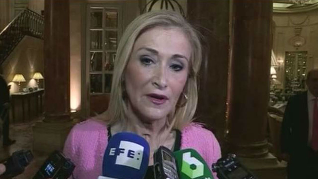 Cifuentes dice que Rajoy tiene obligación de ir a la investidura: "En la vida hay que asumir riesgos"