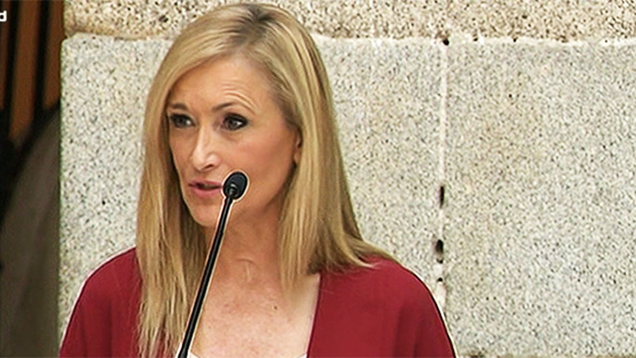 Cifuentes, tras la bajada de un 10% de las tasas universitarias, espera una bajada paulatina con la recuperación económica