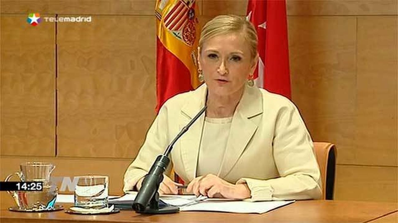 Cifuentes hace balance de sus 100 días como presidenta, con iniciativas frente a polémicas