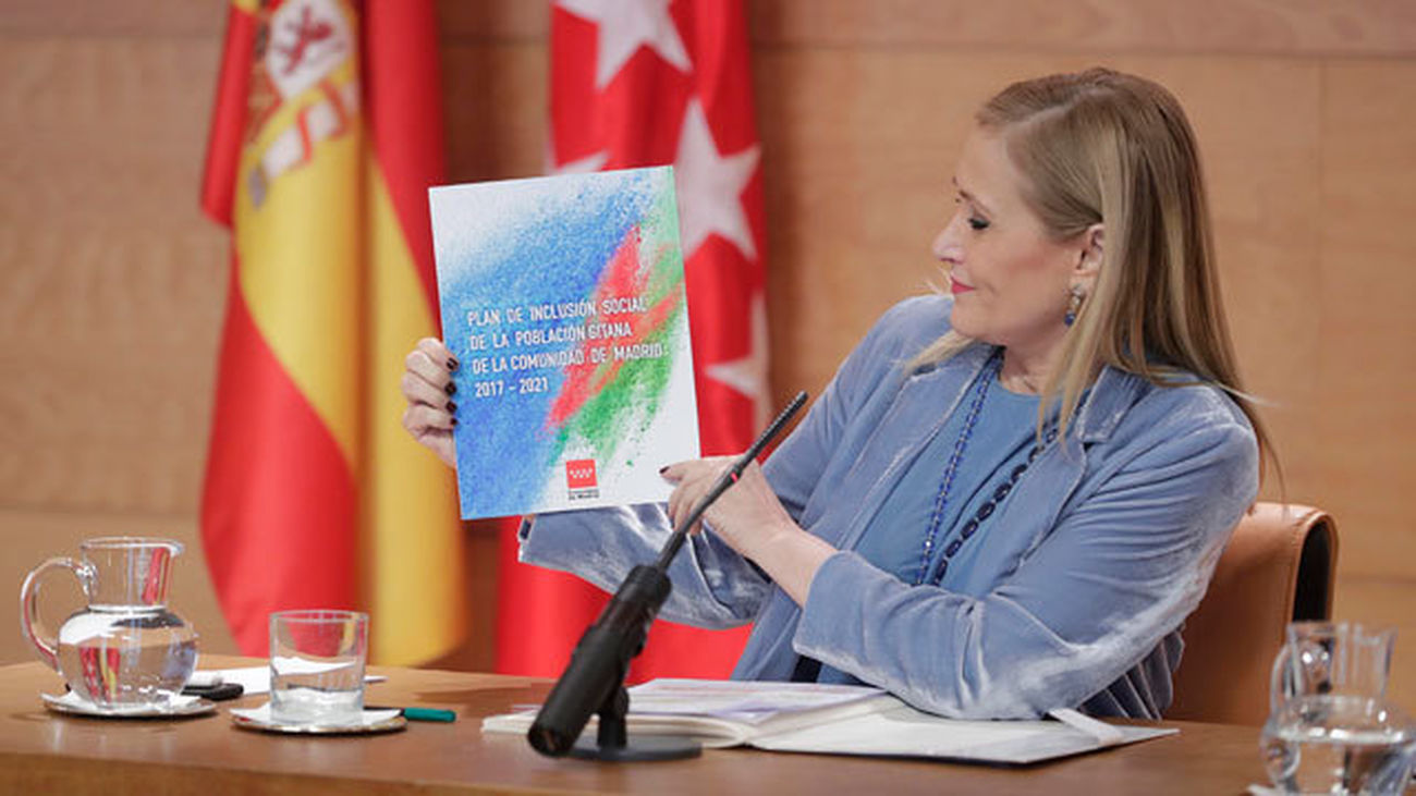 Cifuentes insiste en que no subirá los impuestos y niega que la Comunidad de Madrid sea un paraíso fiscal