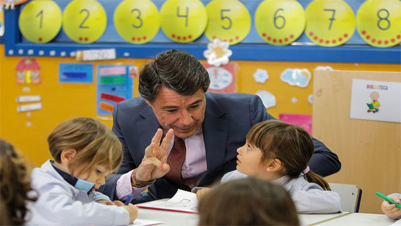 La Comunidad incoporará al bilinguismo 30 nuevos colegios y 10 institutos, y construirá 6 nuevos centros públicos en 2015