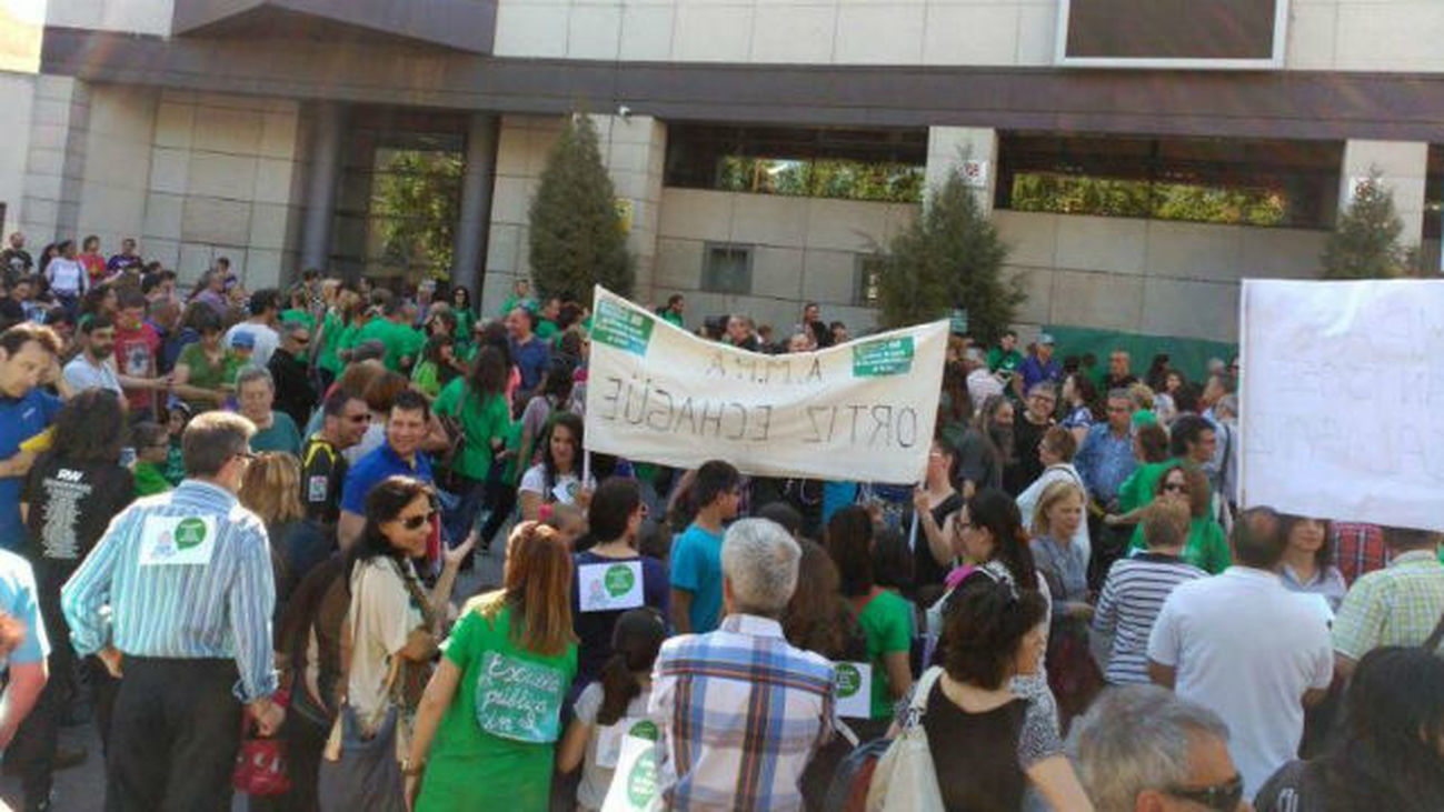 Concentración contra el cierre de 5 aulas de infantil en los Colegios Públicos de Getafe