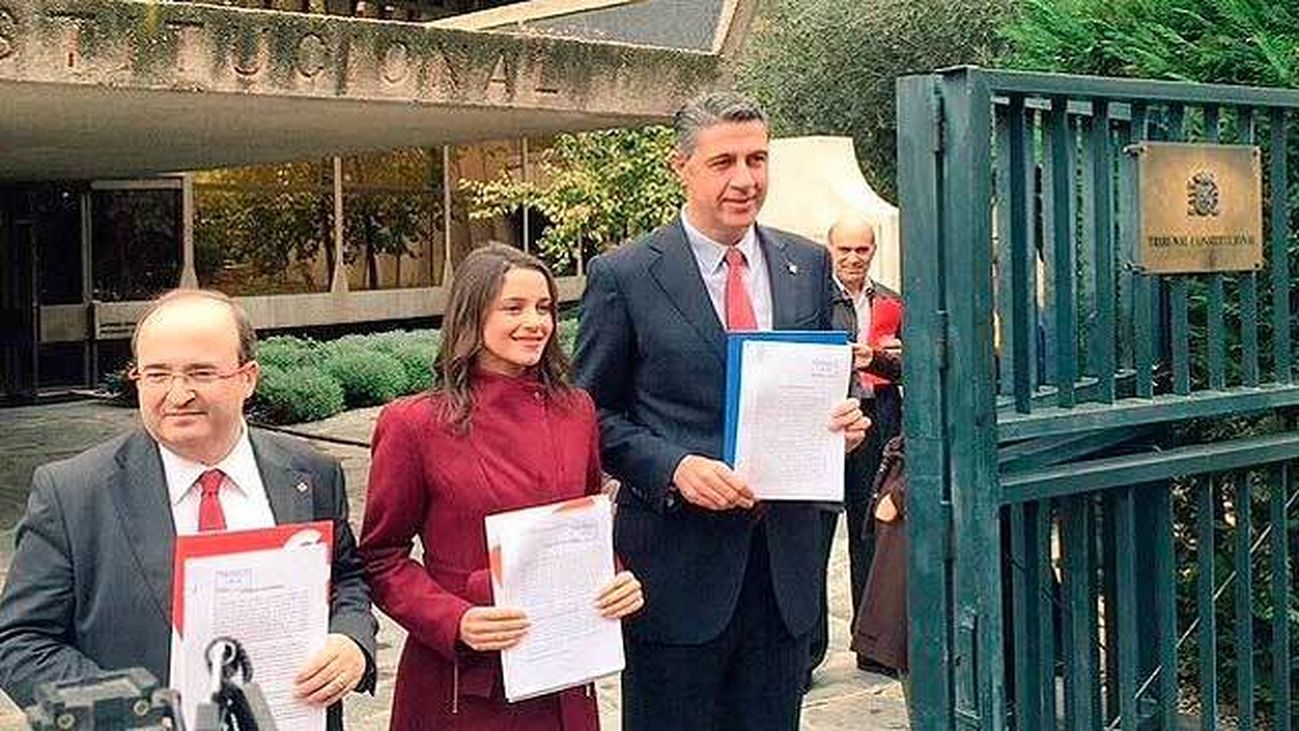 El Constitucional rechaza suspender la votación del texto independentista