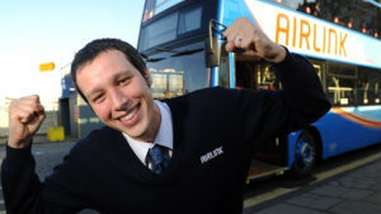 Coslada rinde homenaje a Raúl Campos, elegido el mejor conductor de autobús de Reino Unido