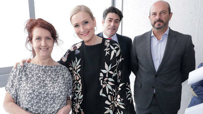 Cristina Cifuentes entrega las llaves de 140 viviendas públicas en Alcorcón