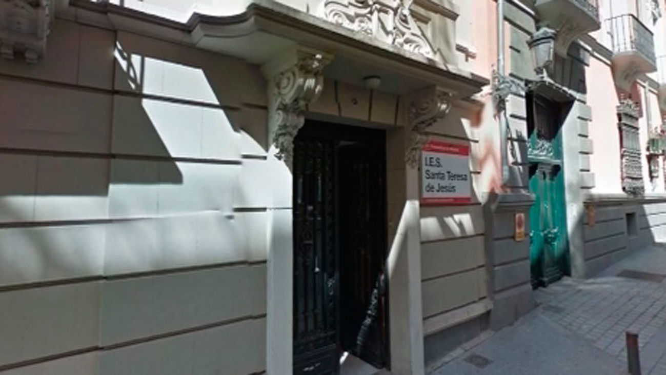 Detenida una profesora del IES Santa Teresa de Jesús por insultar a sus alumnos menores de edad