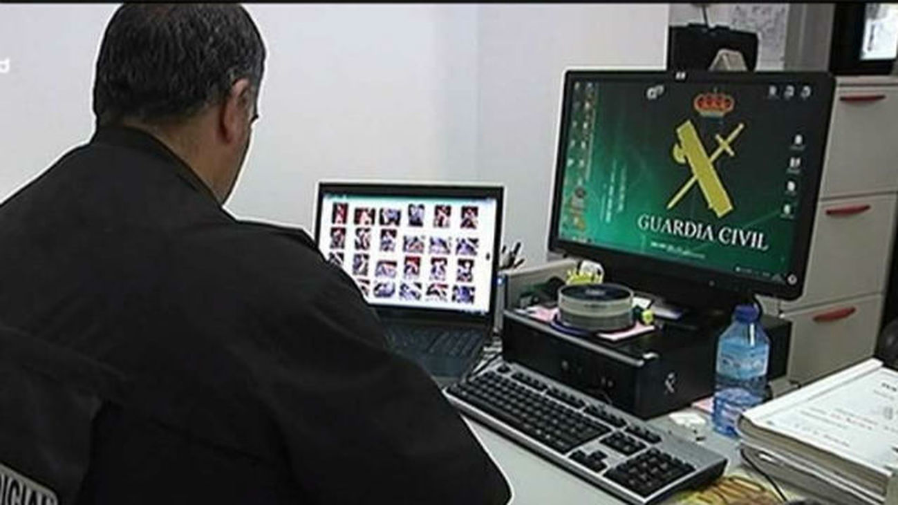 Detenido un ciberdepredador que embaucaba a niñas para la pornografía