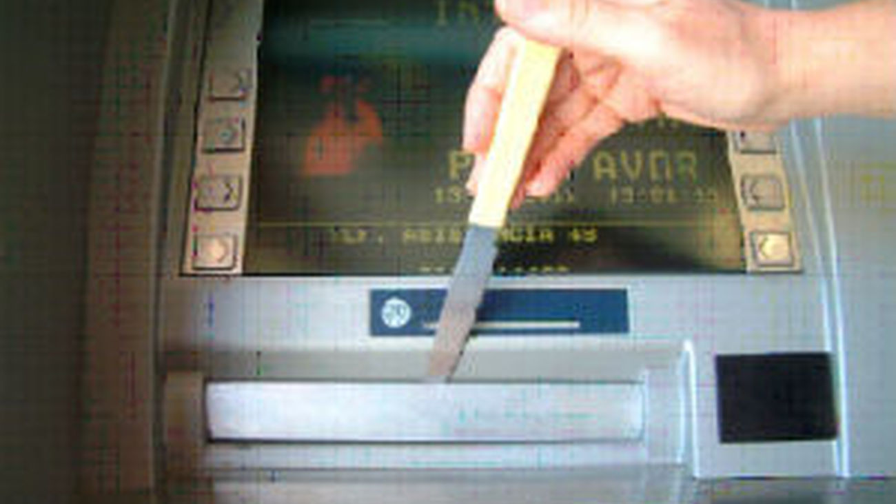 Detenidos 'in fraganti' dos "arponeros" por instalar cepos en cajeros