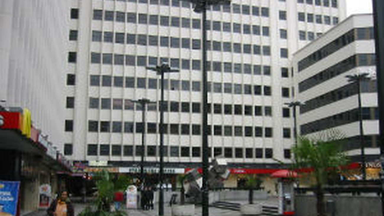 Detenidos nueve jóvenes por una brutal agresión a otros dos en la plaza de los Cubos