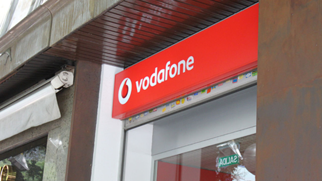 Detienen a tres trabajadores por cargar a clientes de Vodafone 70 altas falsas