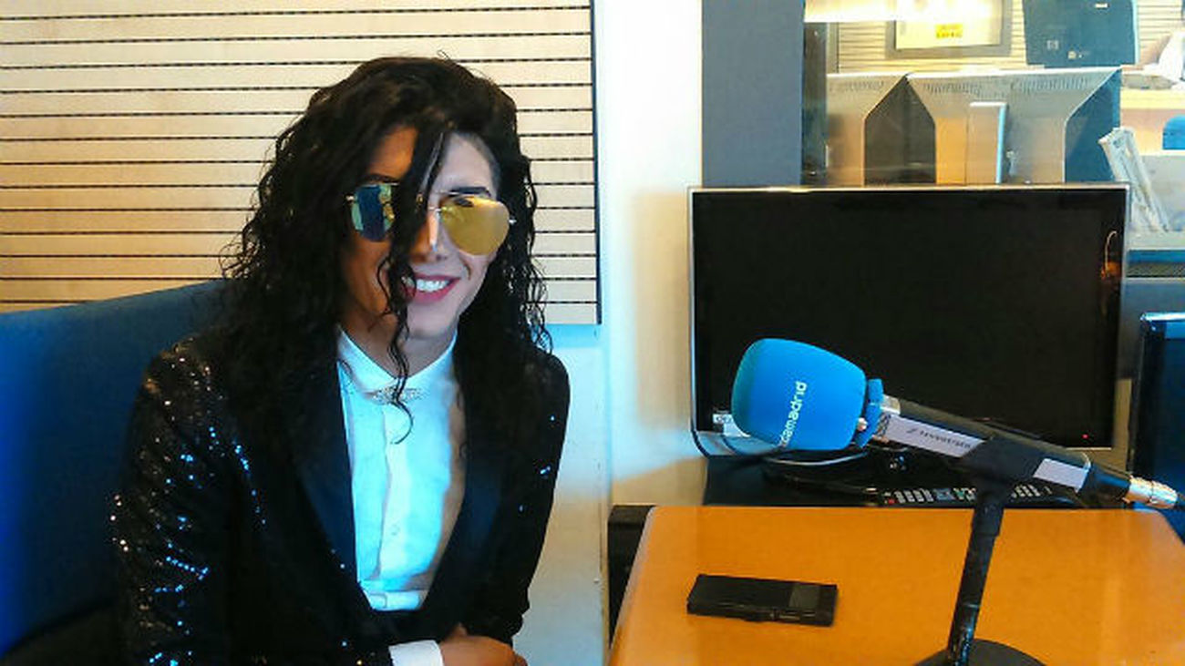 Entrevista a Adrián Álvarez, imitador de Michael Jackson, nos habla del espectáculo 'I want u back'