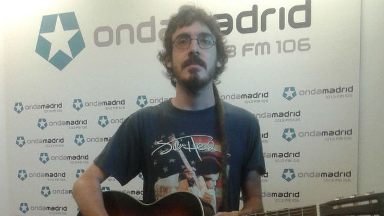 Entrevista a Darío Buñuel, cantante, guitarrista y compositor del grupo 'Red Apple'