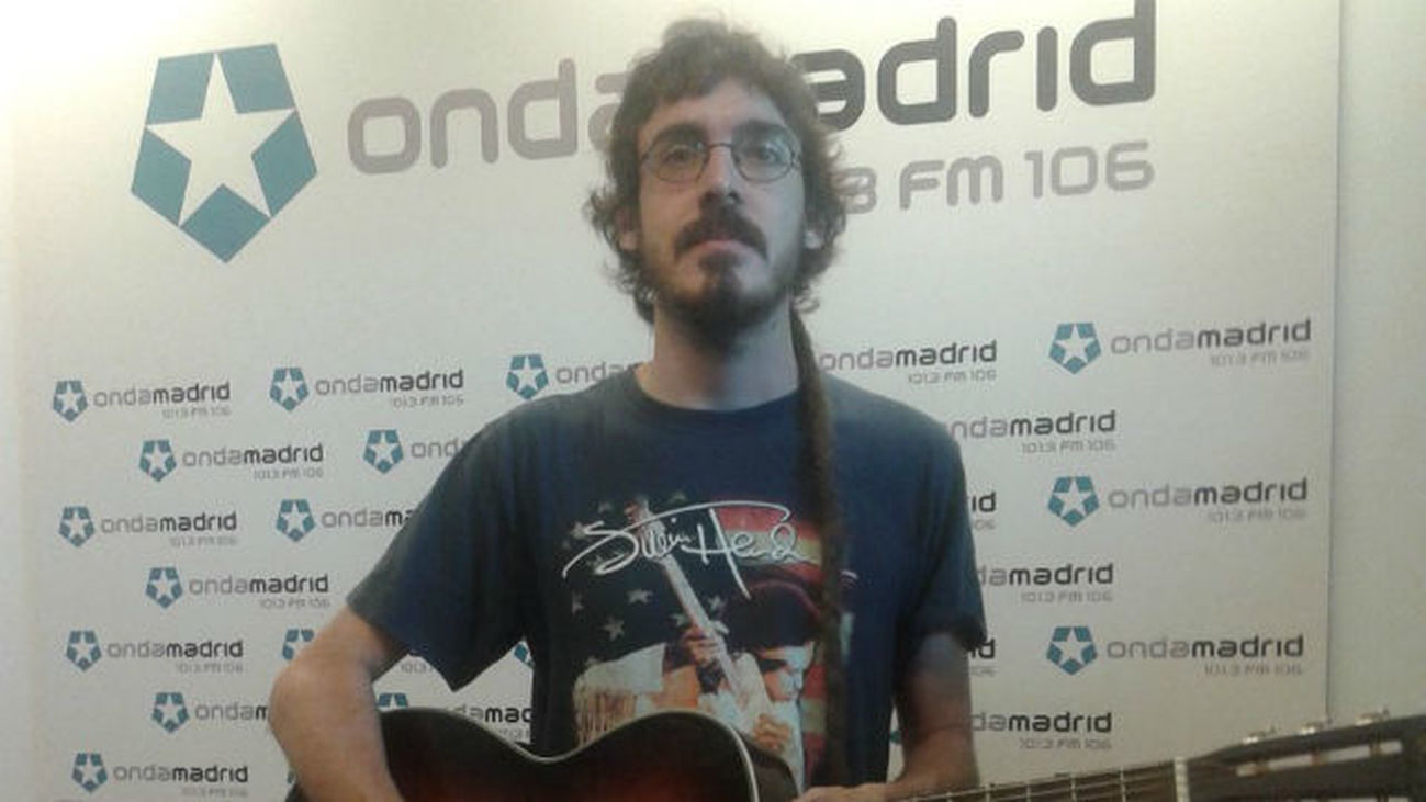Entrevista a Darío Buñuel, cantante, guitarrista y compositor del grupo 'Red Apple'