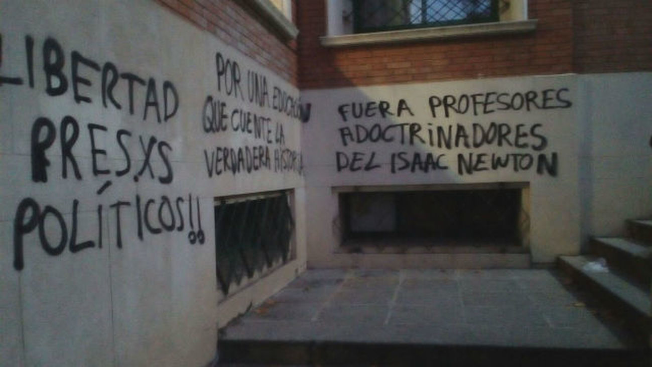 Entrevista a Van Grieken, Consejero de Educación, sobre las pintadas en el IES Isaac Newton