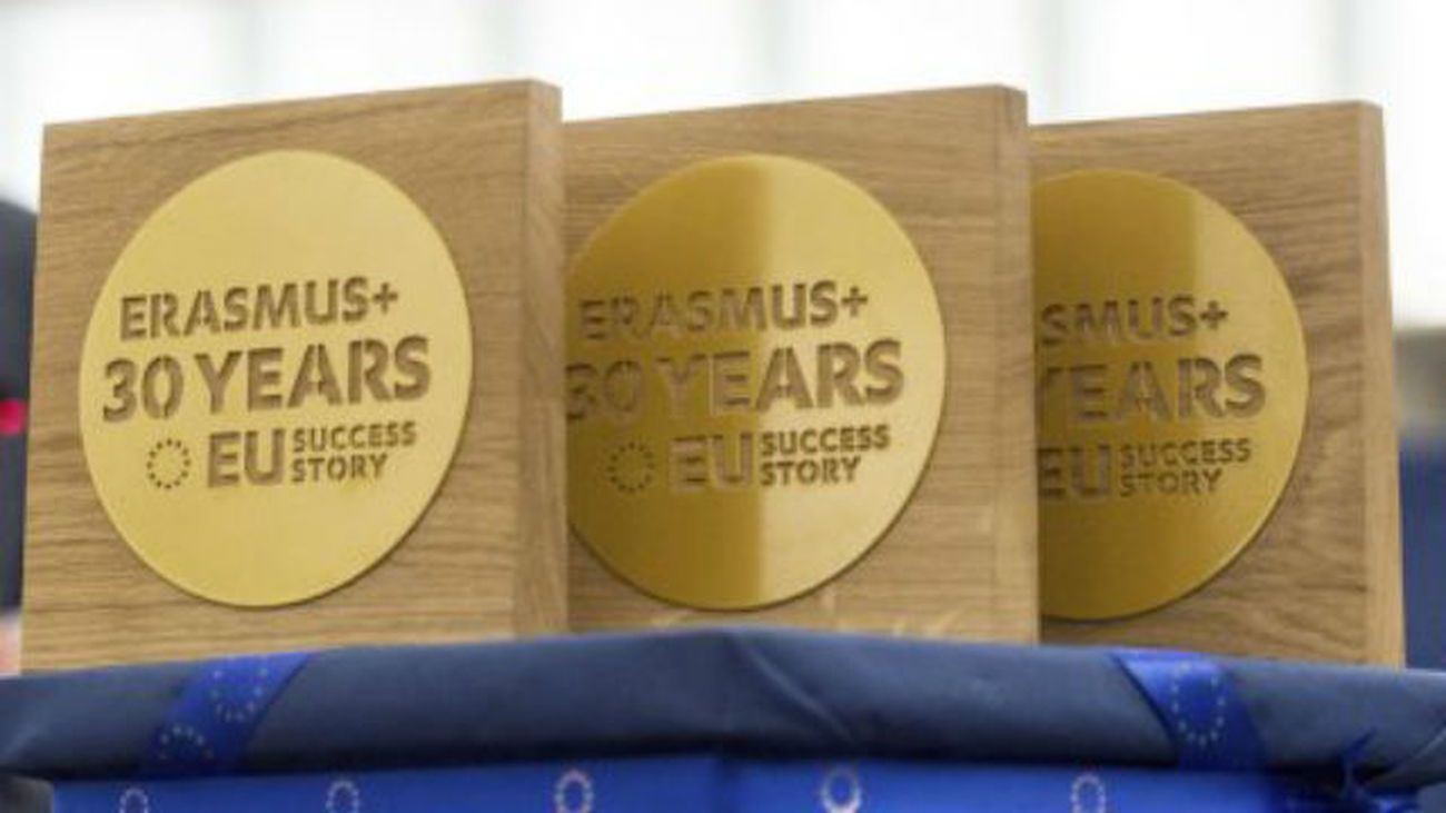 Entrevistas a Dimitri Barua, de la Comisión Europea en España, y a los estudiantes Íñigo Cruz y Jordi Calderón, con motivo de l